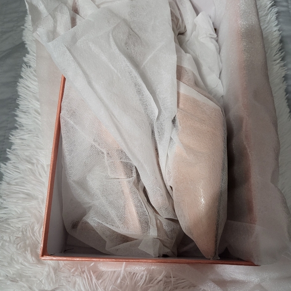 Effortlessly Stylish Beige Kitten Heel Slingback Size 10 Flattering Pointed Toes - Picture 5 of 7